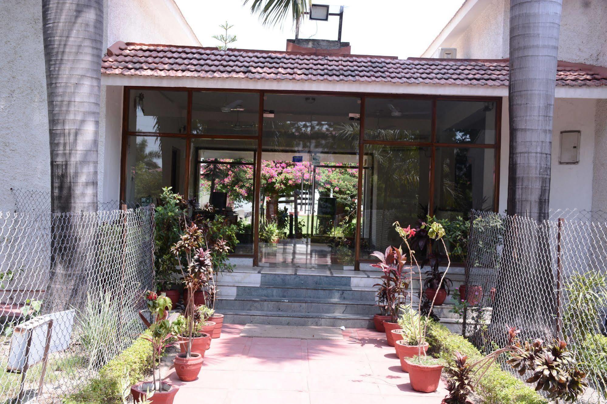 Naturoville Ayurvedic And Yoga Retreat Hotel Rishikesh Exterior photo